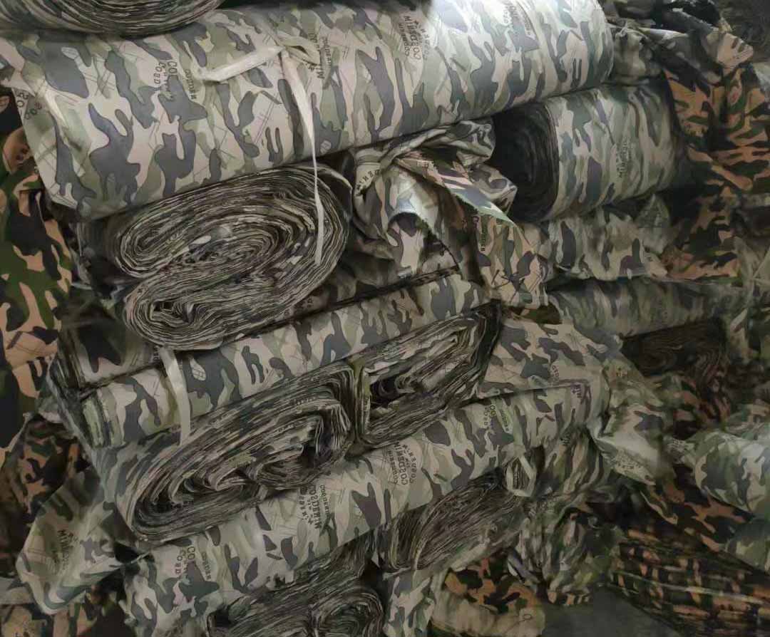 大褂子工作服常用的布料成本相对较低